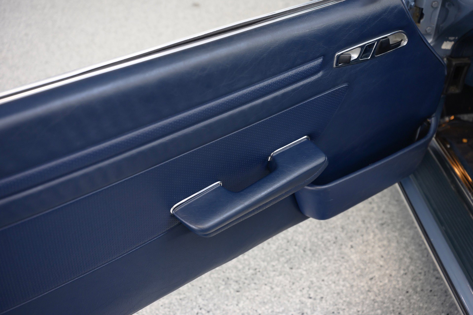 Used 1987 Mercedes-Benz 560 SL image 28