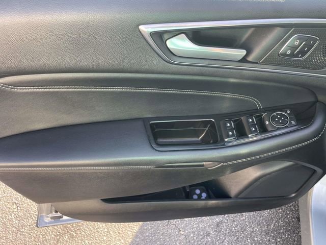 Used 2020 Ford Edge Titanium w/ Equipment Group 301A FWD image 17