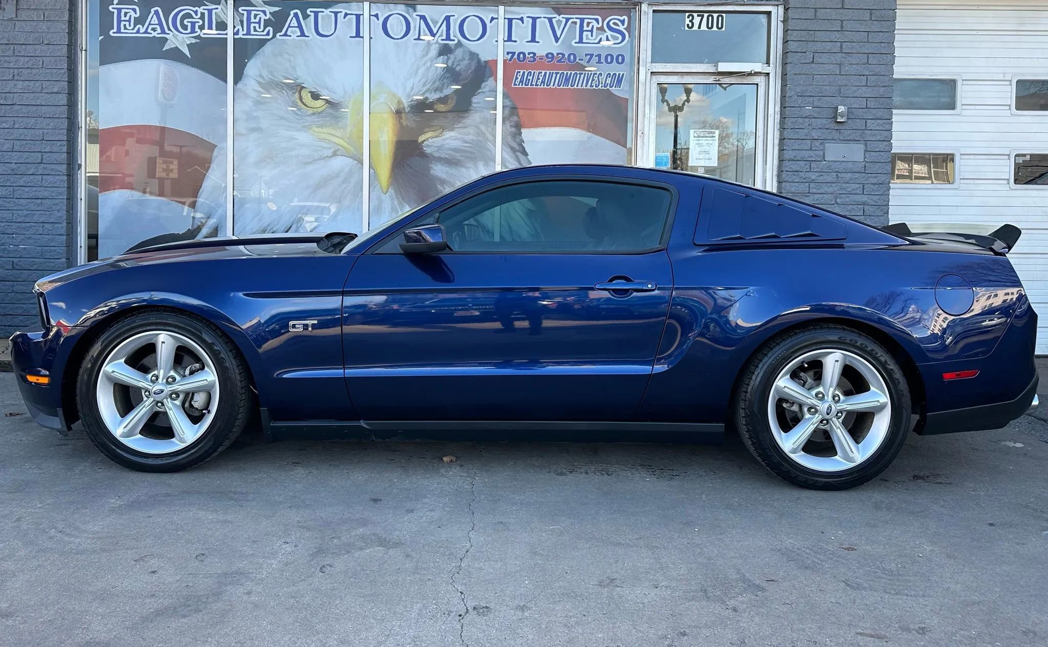 Used 2010 Ford Mustang GT image 6