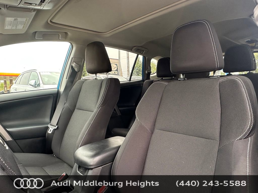 Used 2018 Toyota RAV4 XLE AWD/4WD image 12