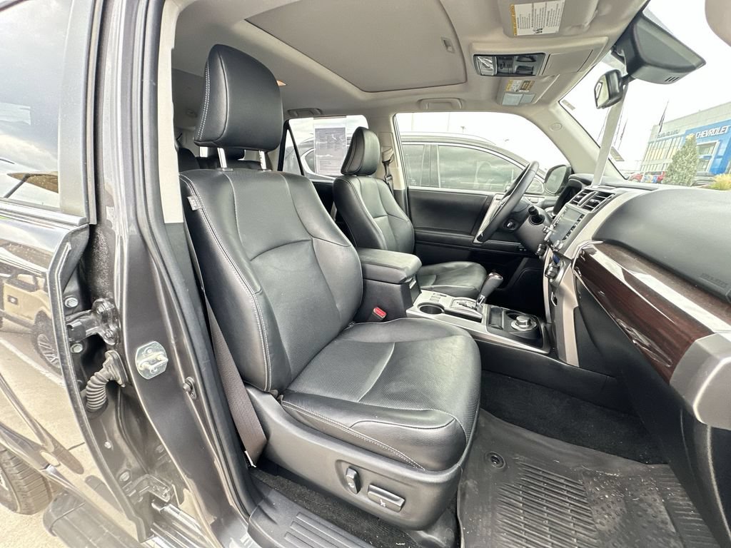 Used 2022 Toyota 4Runner Limited AWD/4WD image 29