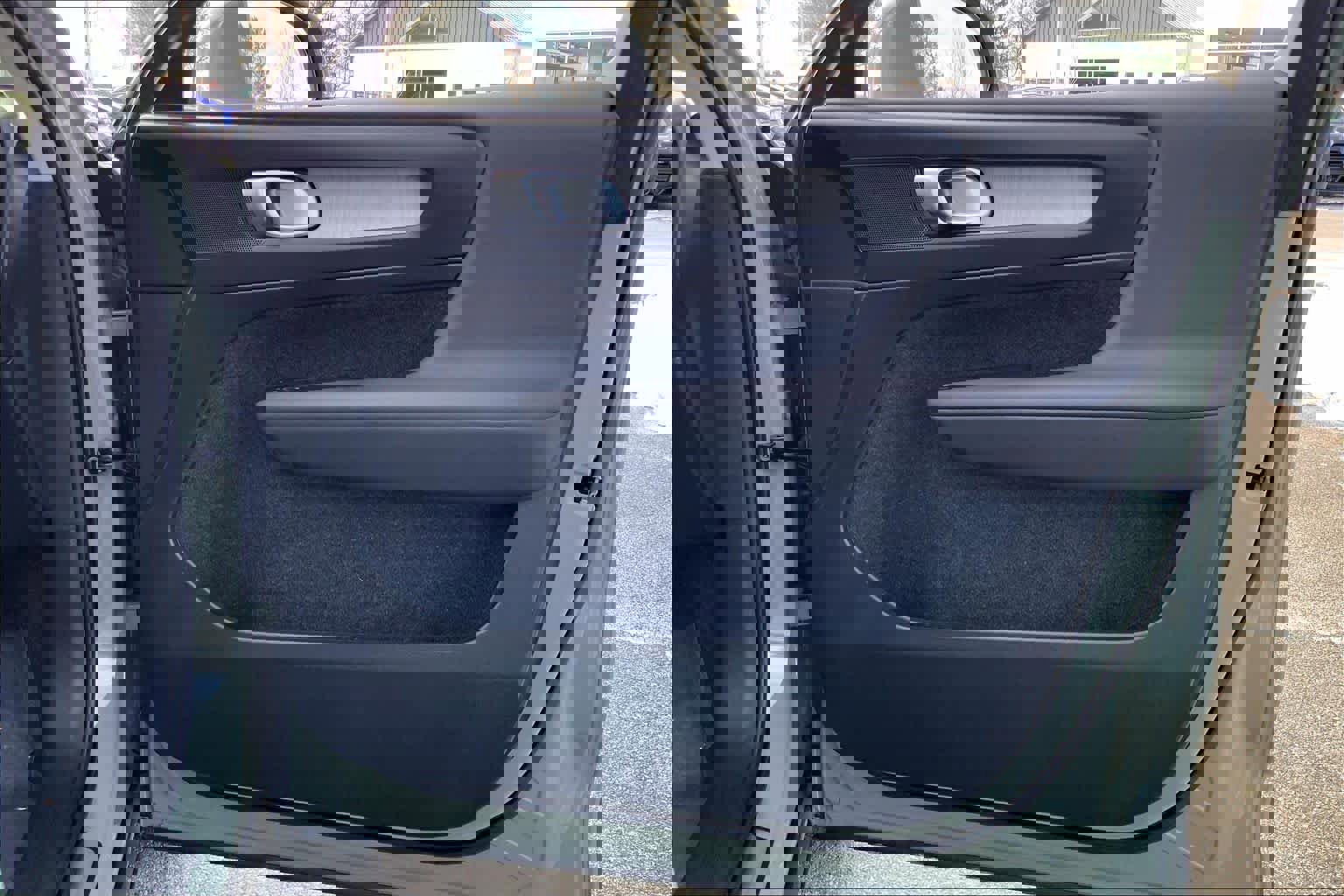 Used 2025 Volvo XC40 B5 Core w/ Protection Package Premier image 22