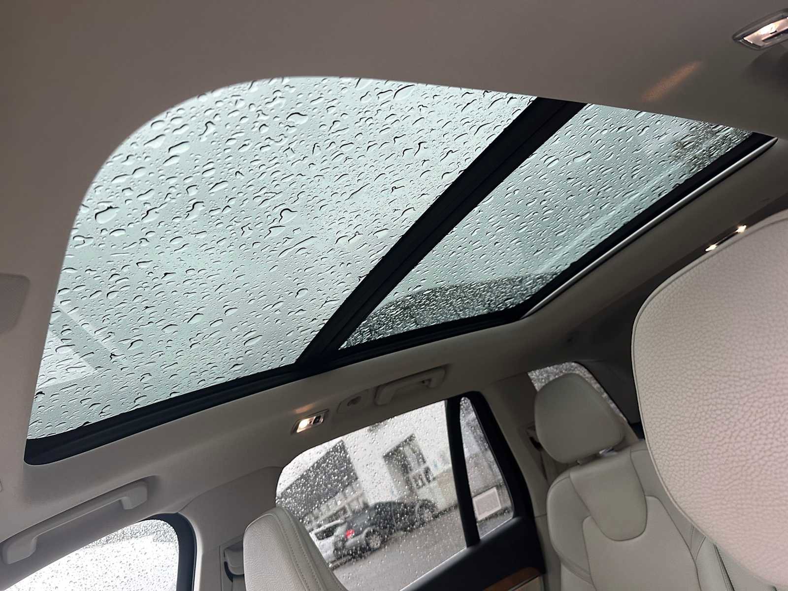 Certified 2022 Volvo XC90 T6 Momentum w/ Advanced Package image 24