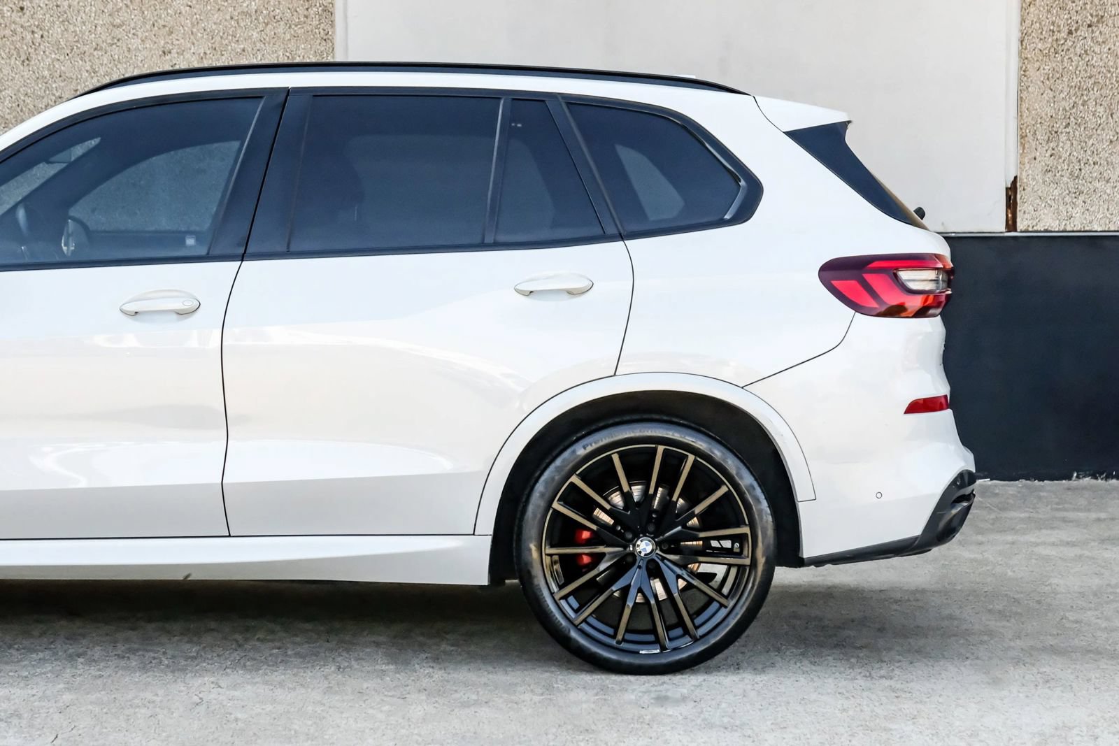 Used 2022 BMW X5 sDrive40i w/ M Sport Package RWD image 13