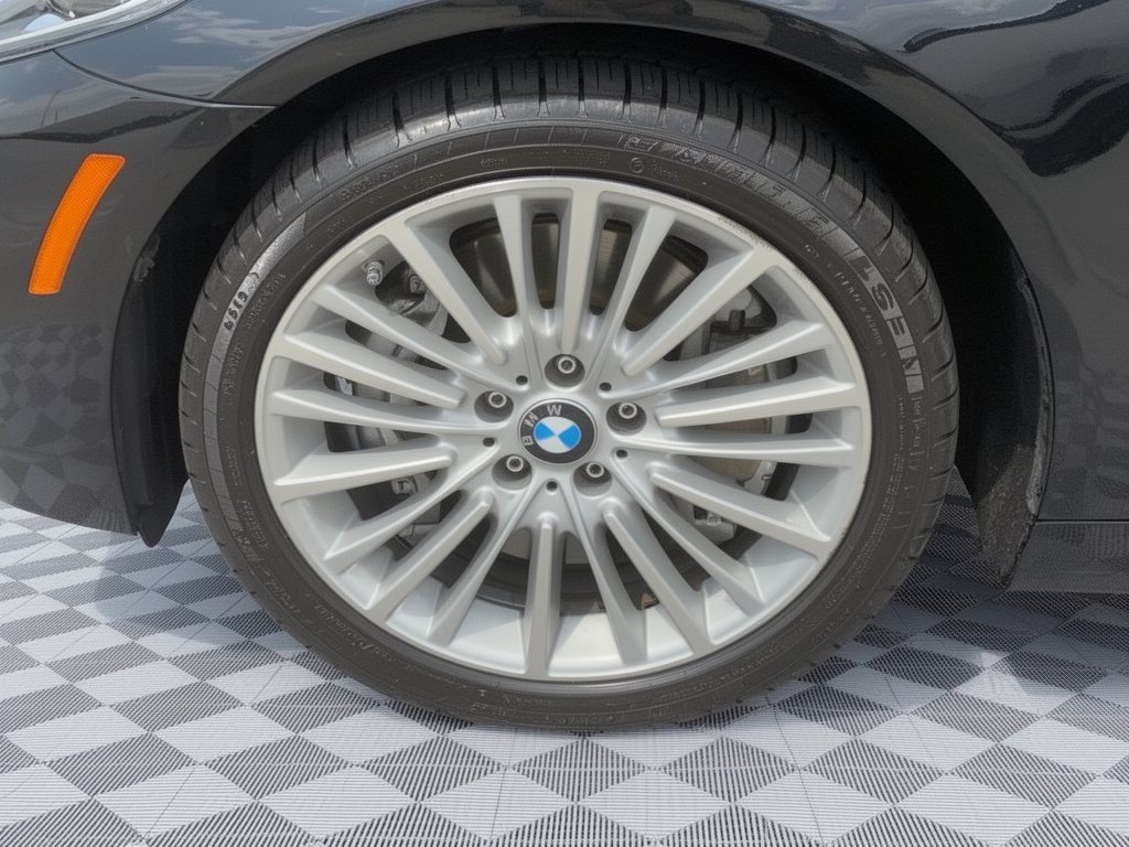 Used 2015 BMW 550i xDrive Sedan AWD/4WD image 13