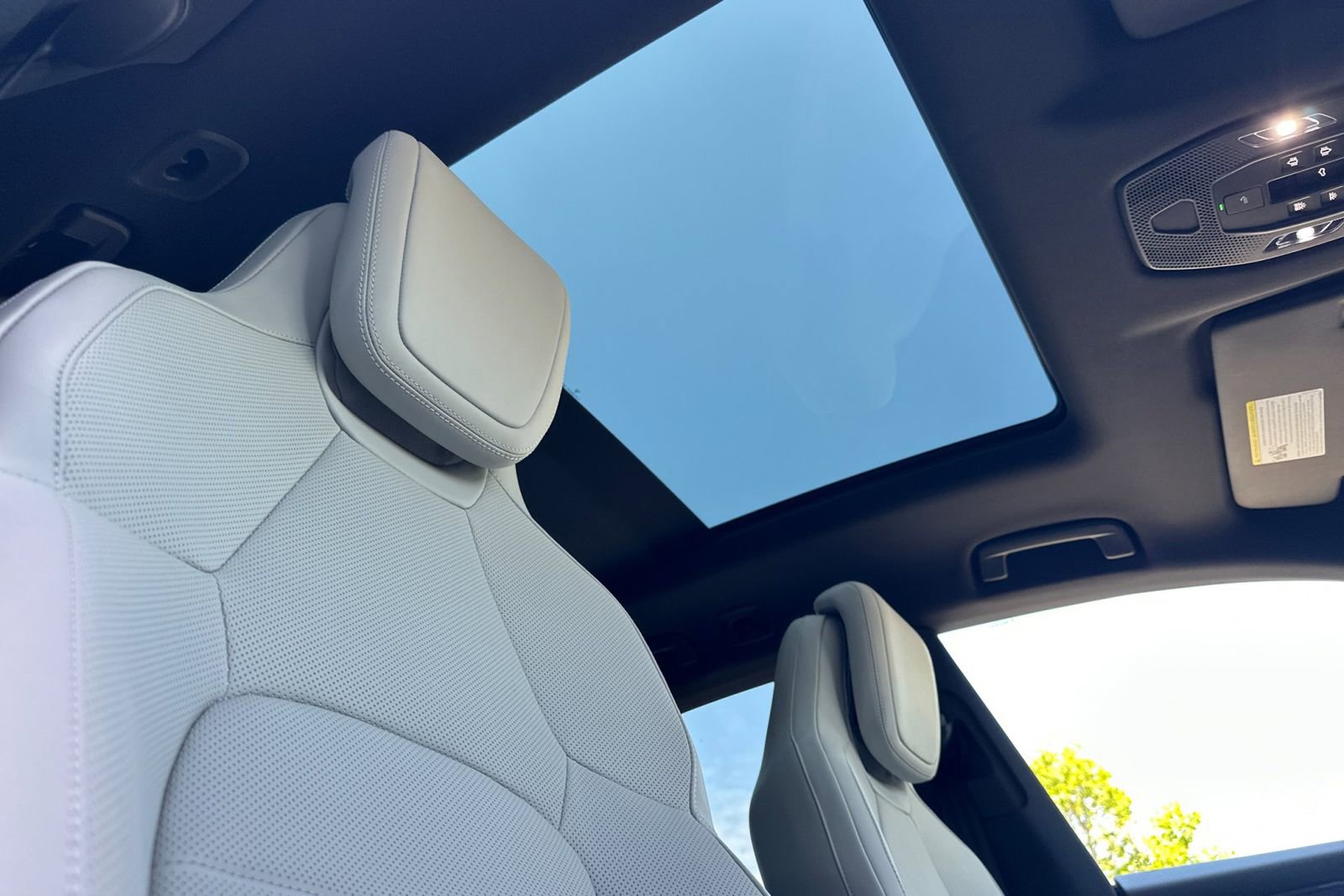 New 2026 Porsche Macan Electric RWD image 19