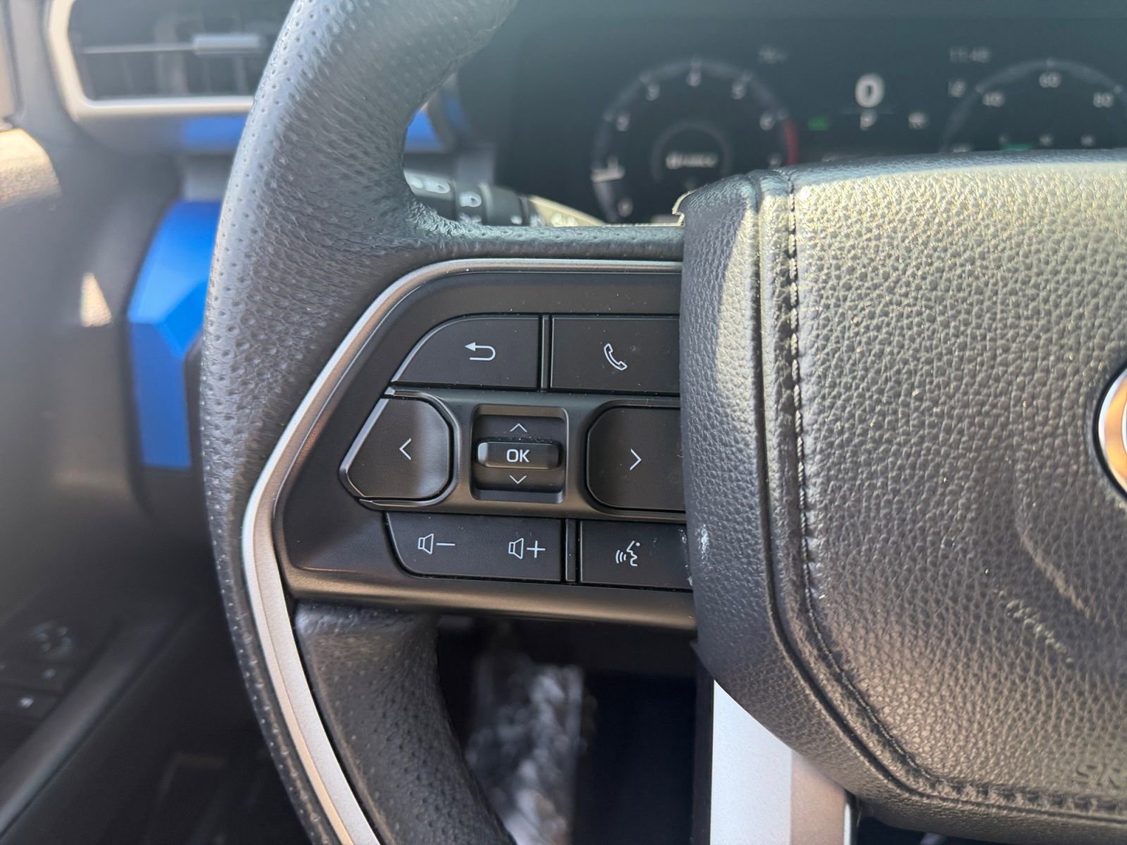 Certified 2025 Toyota Tacoma TRD Off-Road AWD/4WD image 20