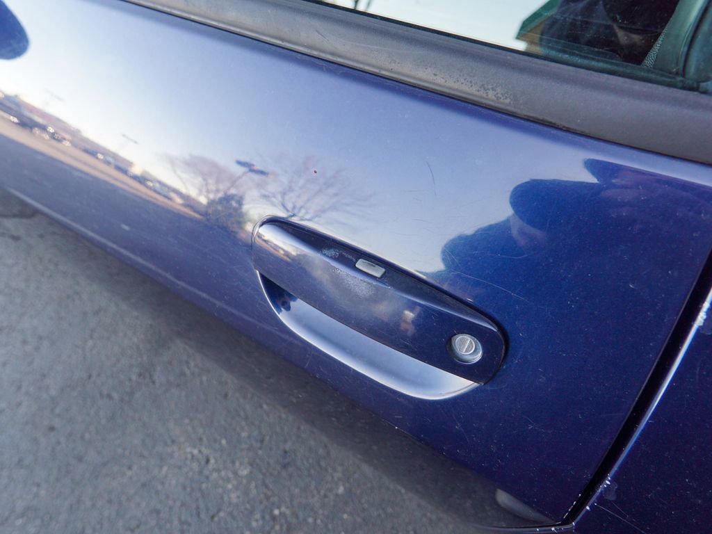 Used 2013 Dodge Challenger SXT image 8