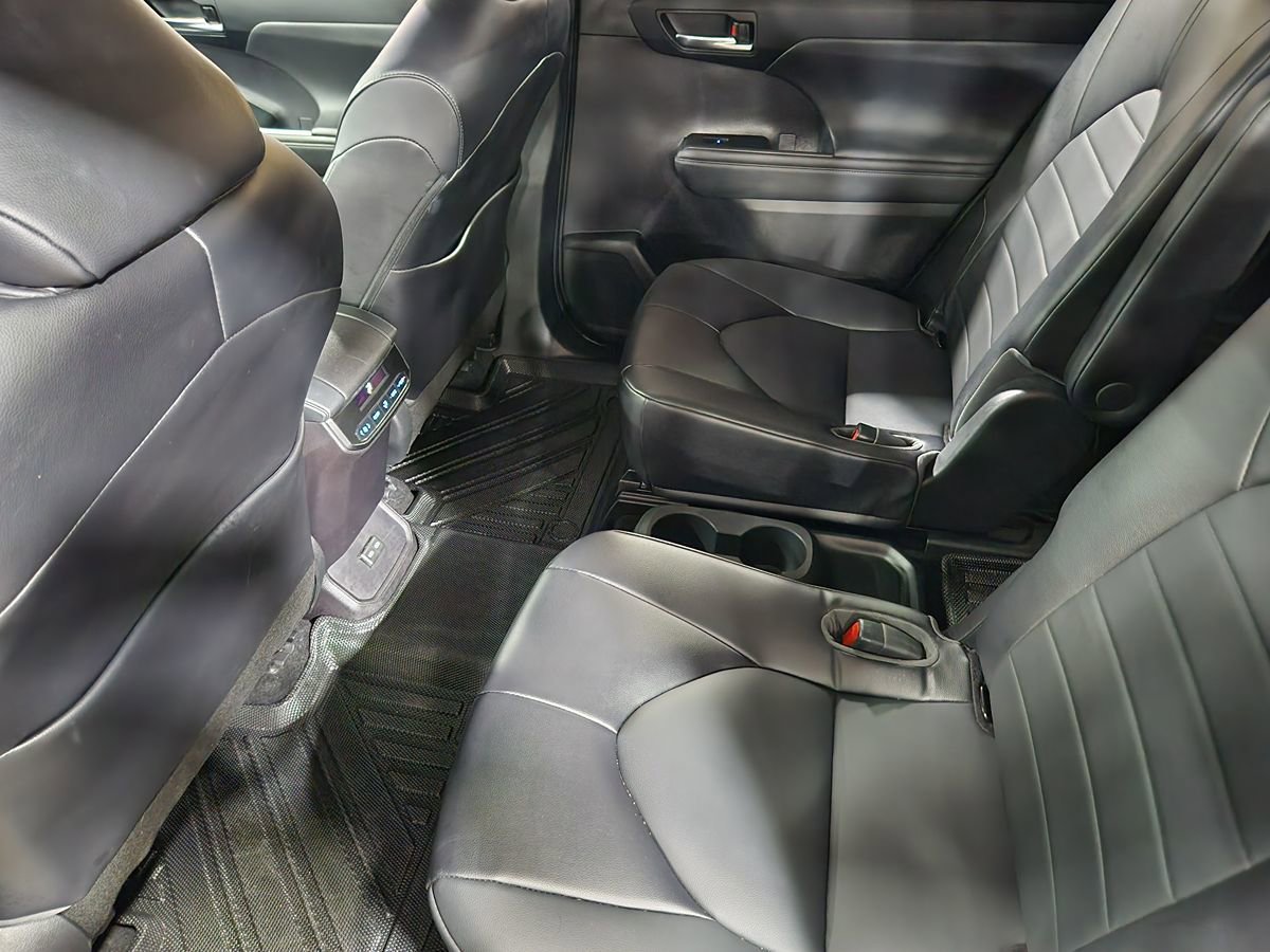Used 2022 Toyota Highlander XLE FWD image 52