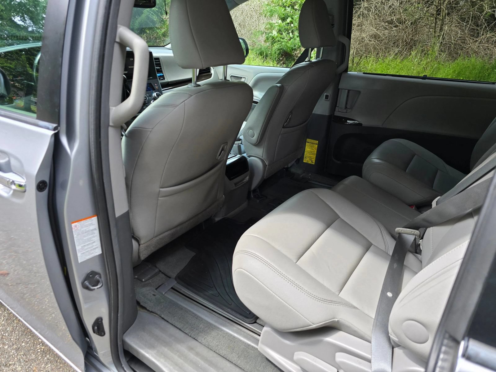 Used 2015 Toyota Sienna XLE w/ XLE Navigation Package FWD image 18