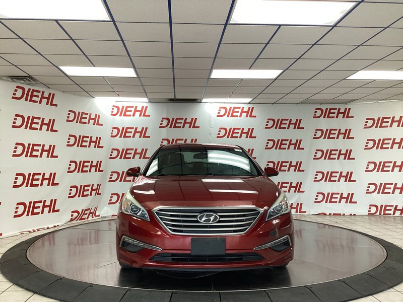 Used 2015 Hyundai Sonata SE w/ Option Group 09 FWD image 2