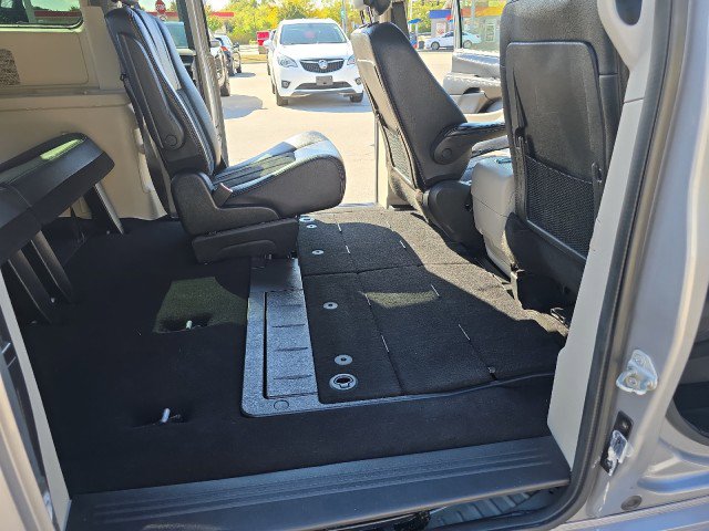 Used 2020 Dodge Grand Caravan SXT image 38