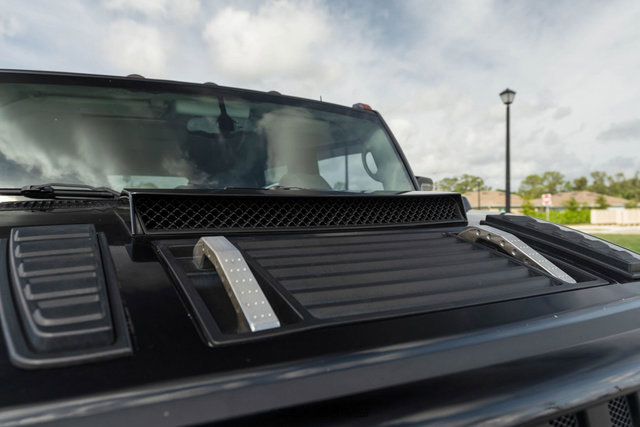 Used 2004 HUMMER H2 w/ Preferred Equipment Group image 90