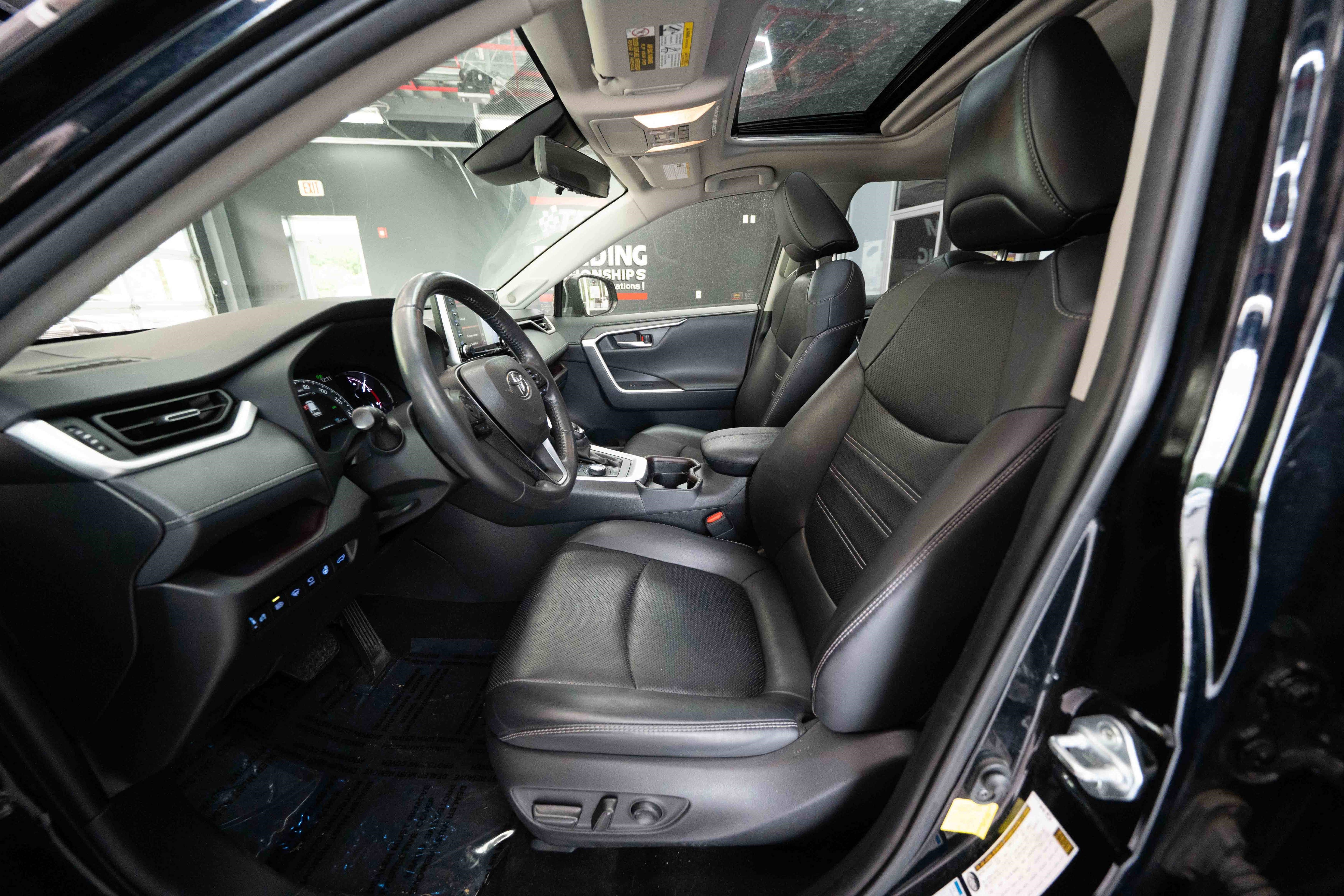 Used 2020 Toyota RAV4 Limited AWD/4WD image 9