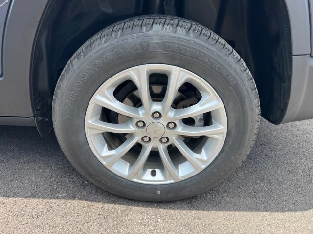 Used 2020 Jeep Cherokee Latitude FWD image 33