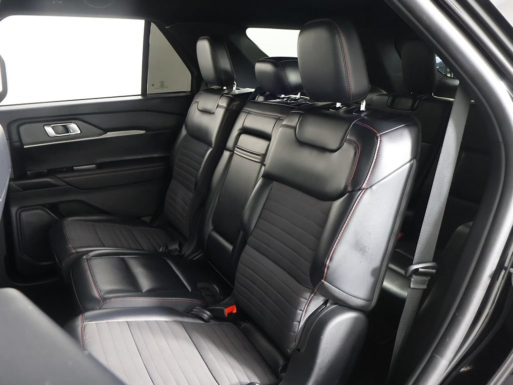 Used 2025 Ford Explorer ST-Line w/ ST-Line Street Pack AWD/4WD image 32