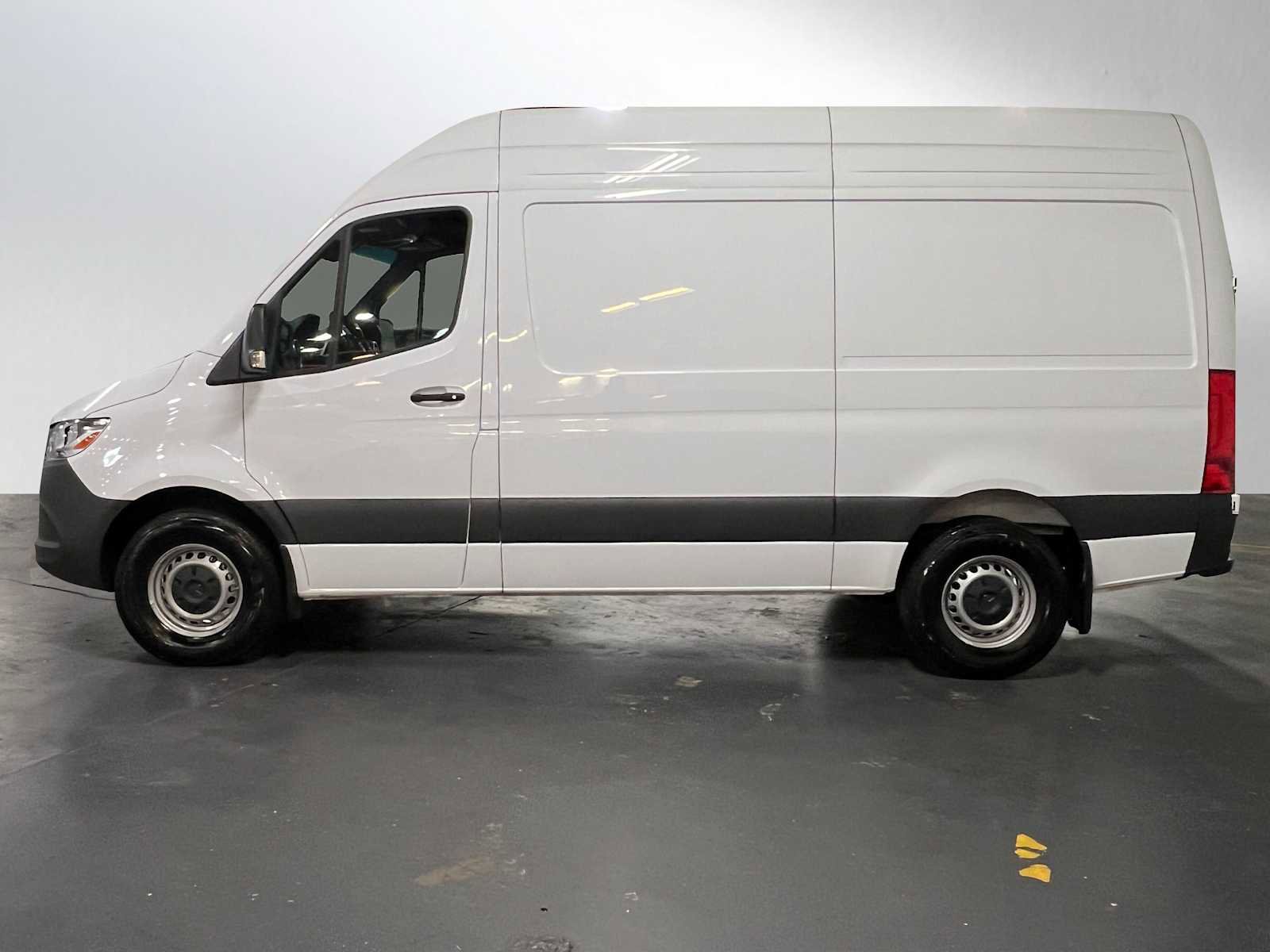 Used 2025 Mercedes-Benz Sprinter 2500 image 6
