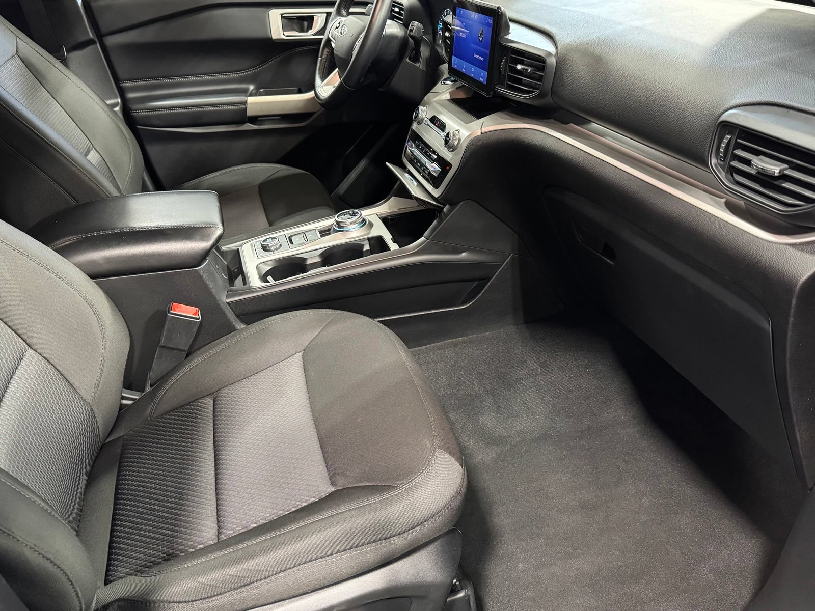 Used 2022 Ford Explorer XLT AWD/4WD image 55