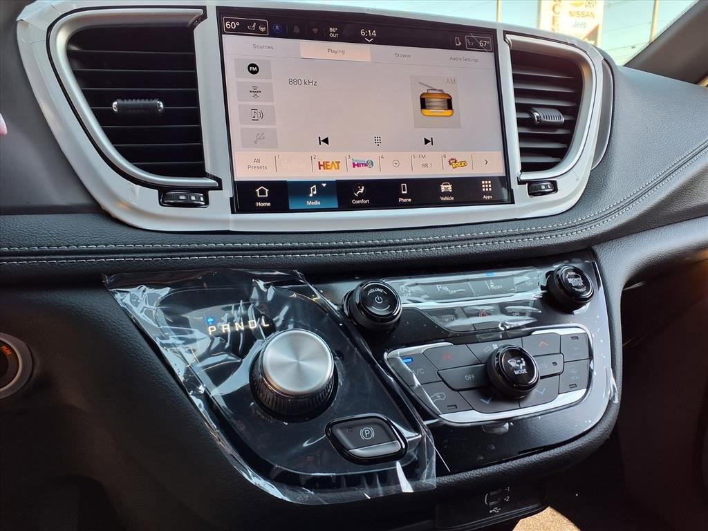 New 2026 Chrysler Pacifica Select image 11