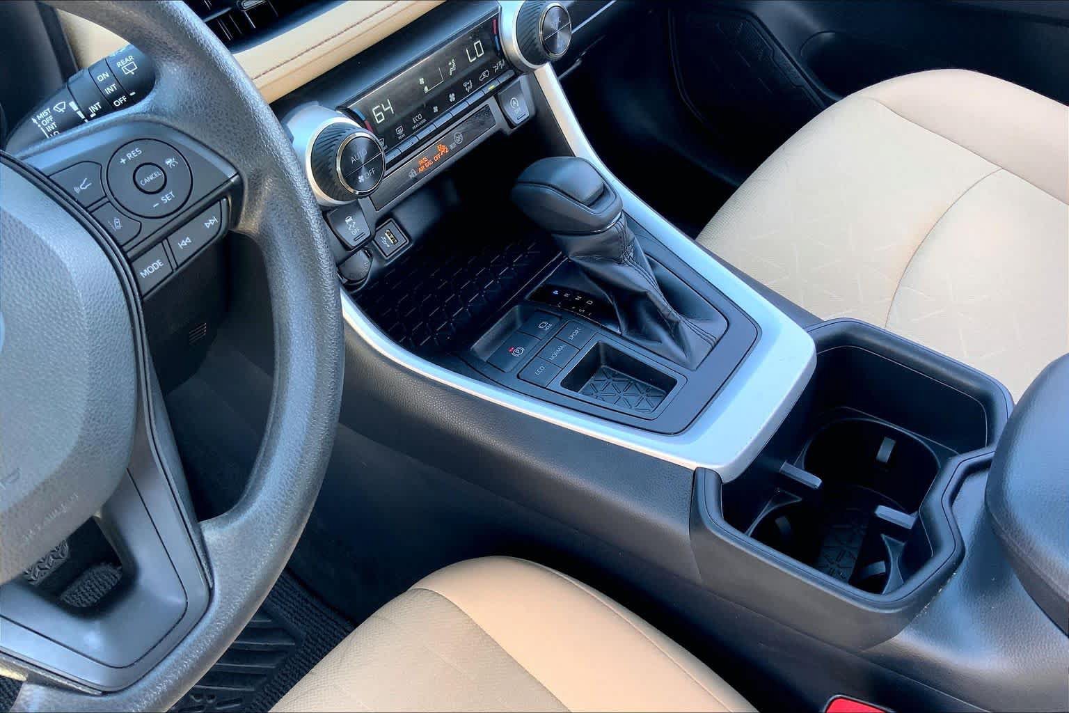 Used 2024 Toyota RAV4 XLE w/ Convenience Package FWD image 15