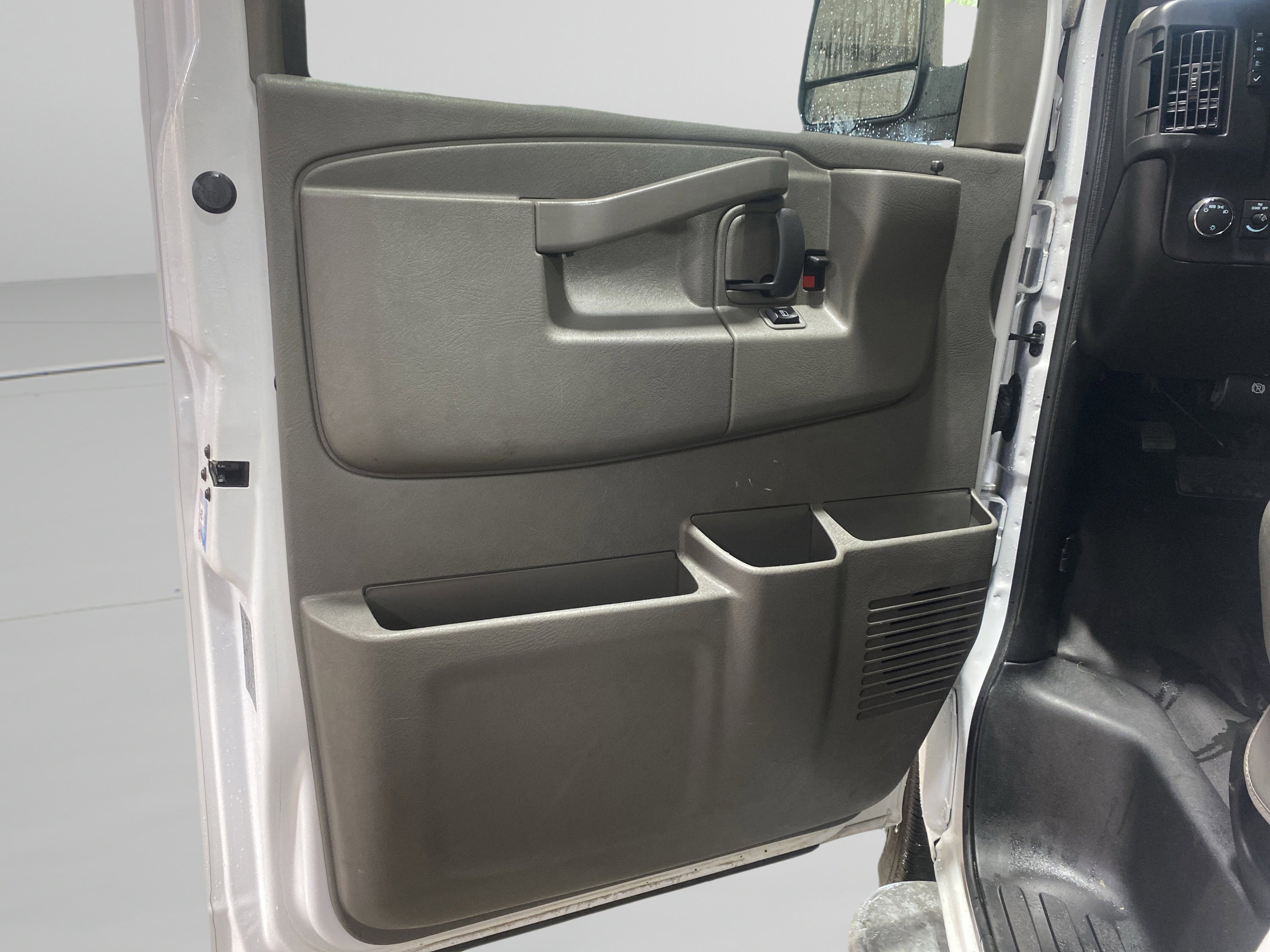 Used 2024 Chevrolet Express 2500 w/ Driver Convenience Package RWD image 12