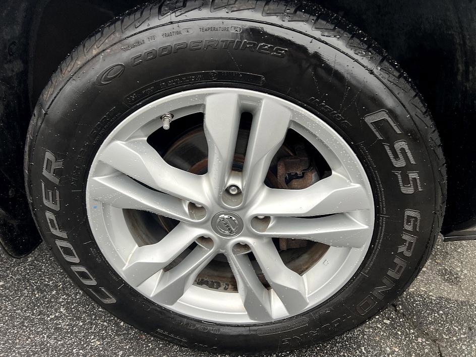 Used 2012 Nissan Rogue SV w/ Premium Pkg image 12