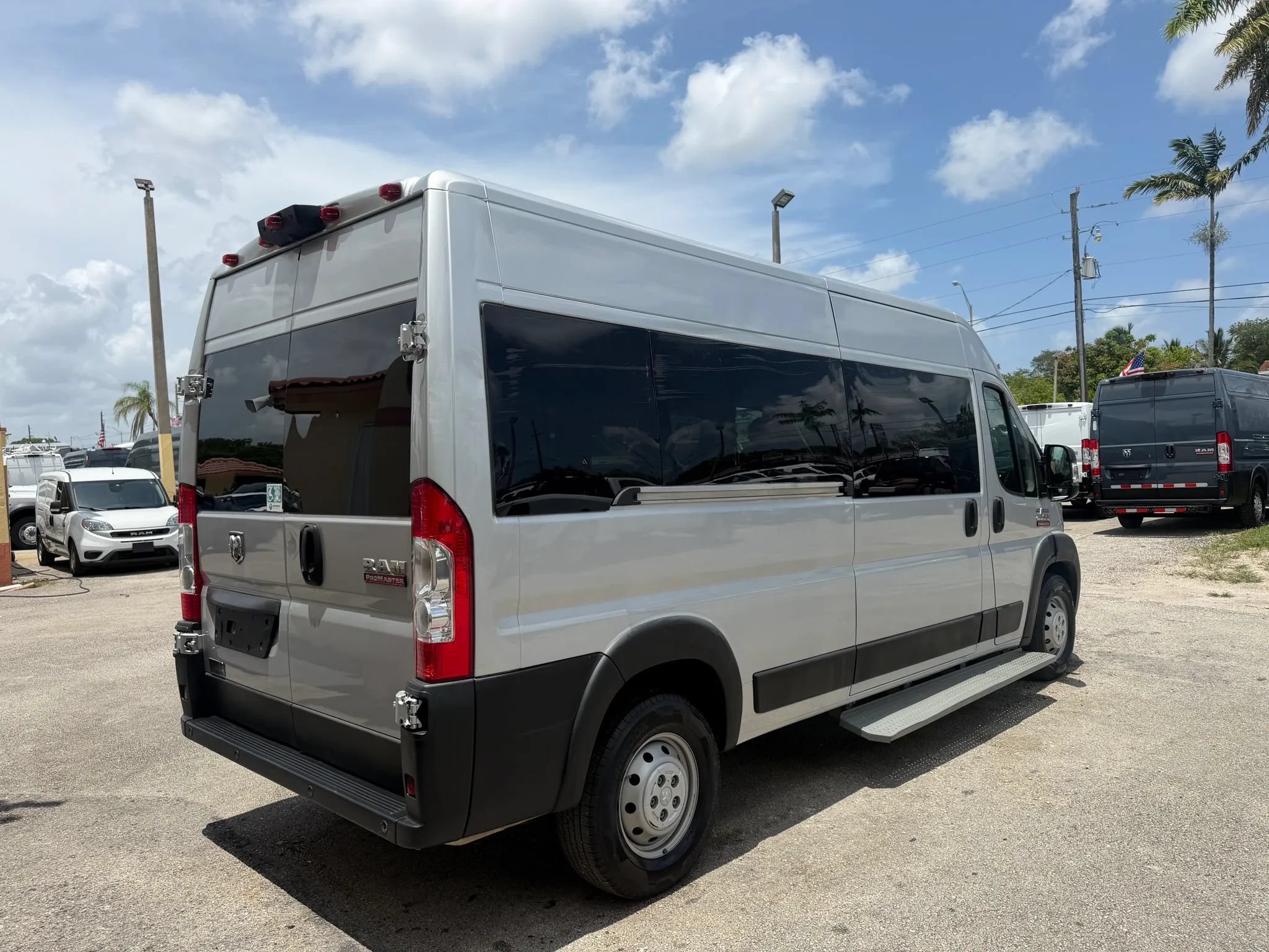Used 2020 RAM ProMaster 2500 w/ Premium Appearance Group FWD image 6