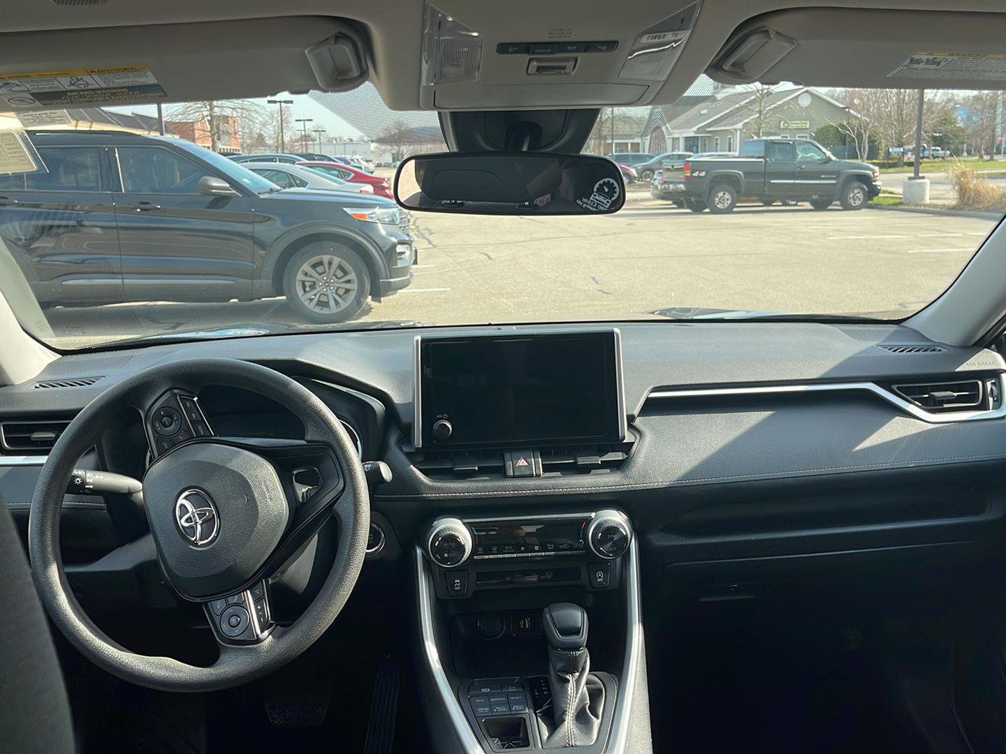 Used 2025 Toyota RAV4 XLE AWD/4WD image 19