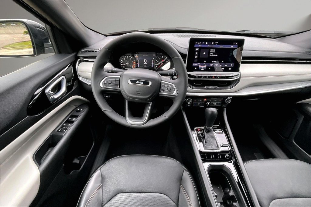 Used 2023 Jeep Compass Limited AWD/4WD image 9