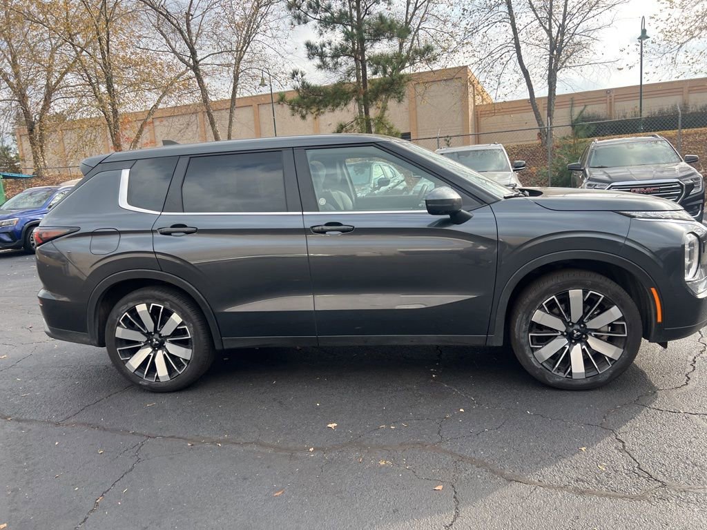 Used 2025 Mitsubishi Outlander SE image 10