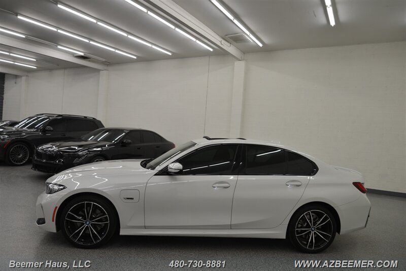 Used 2023 BMW 330e w/ M Sport Package RWD image 5