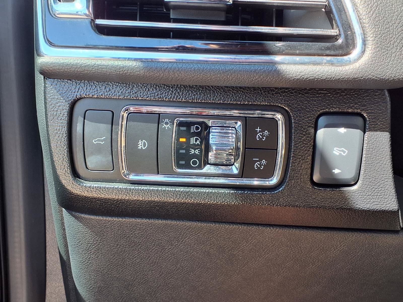 Used 2024 Lincoln Navigator Premiere AWD/4WD image 6