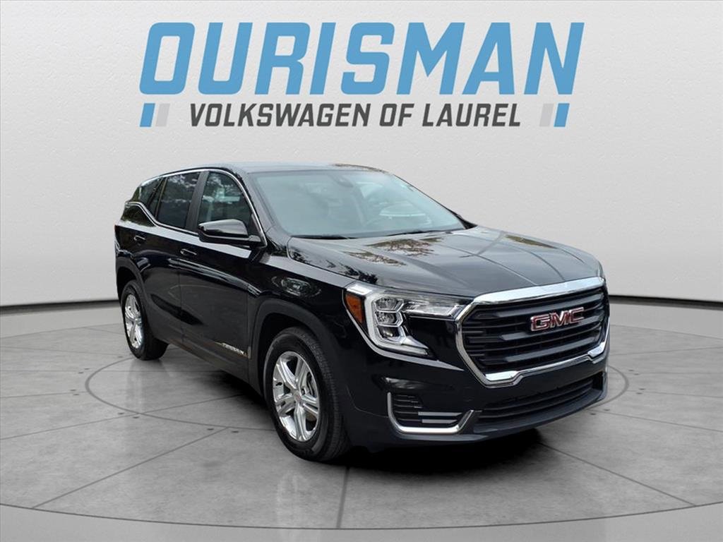 Used 2024 GMC Terrain SLE image 1