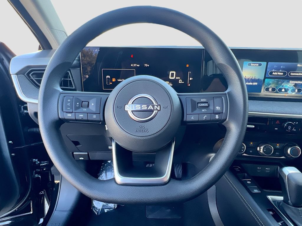 Used 2025 Nissan Kicks SV AWD/4WD image 11