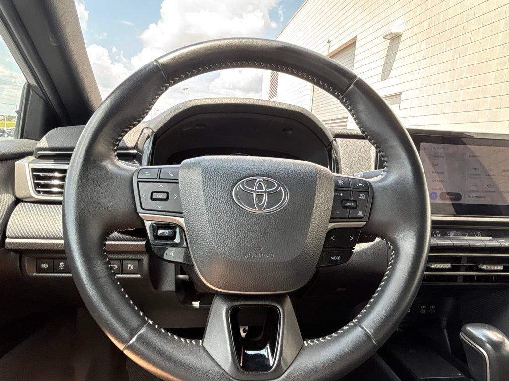 Used 2025 Toyota Camry SE FWD image 20