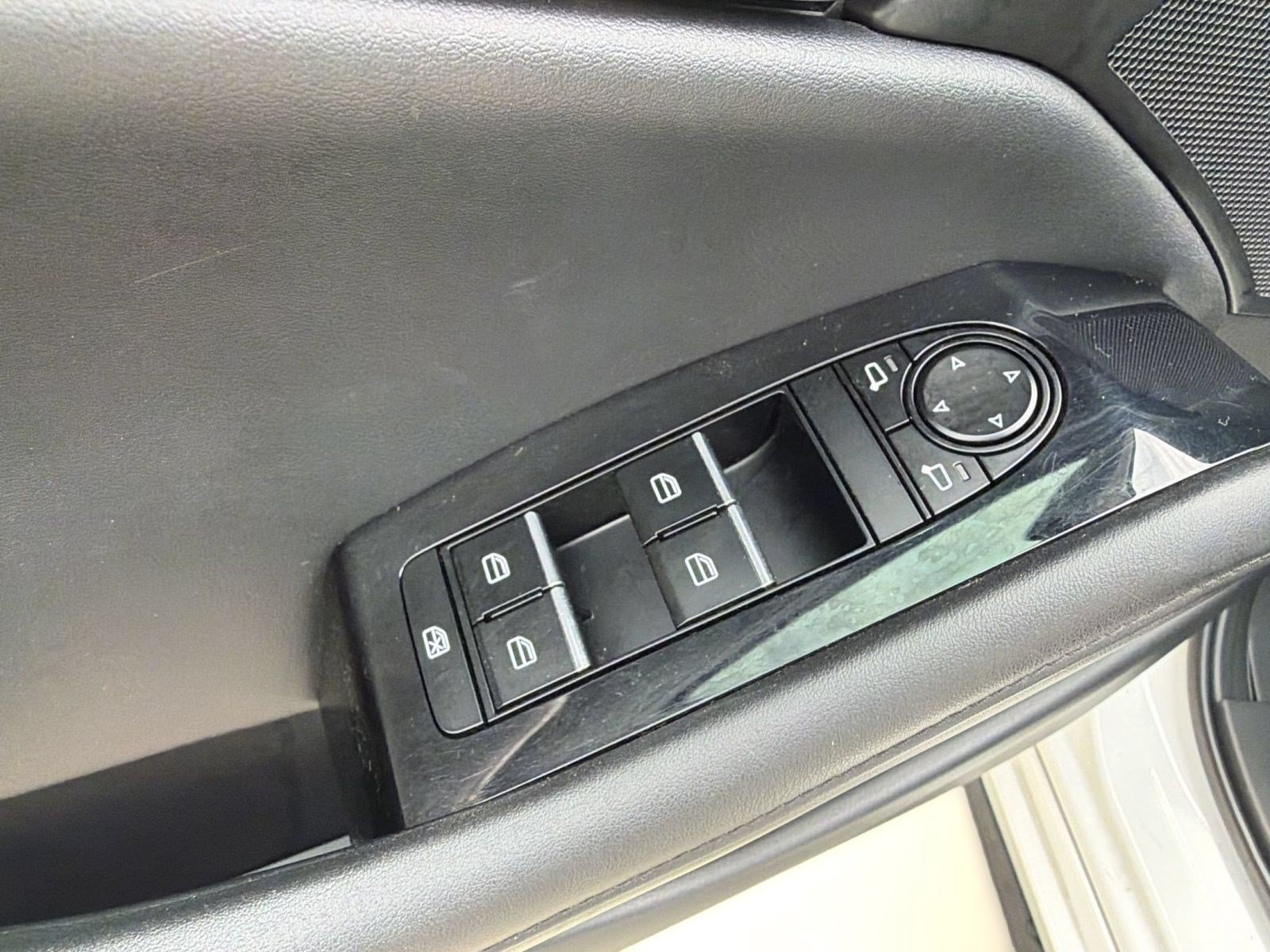 Used 2022 MAZDA MAZDA3 s FWD image 25