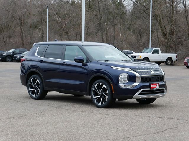 Used 2023 Mitsubishi Outlander SE image 1