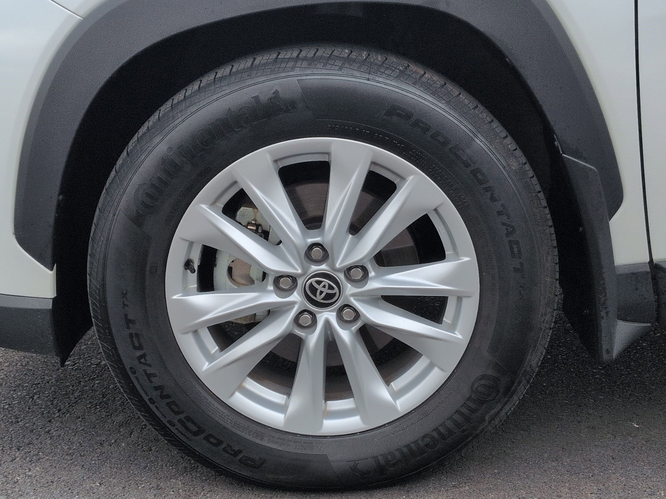 Used 2023 Toyota Corolla Cross LE w/ Moonroof Package image 14