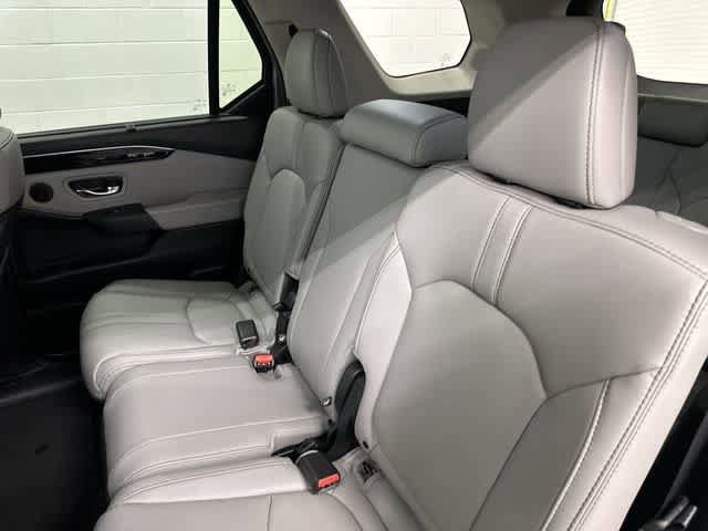 Used 2025 Honda Pilot Touring image 14