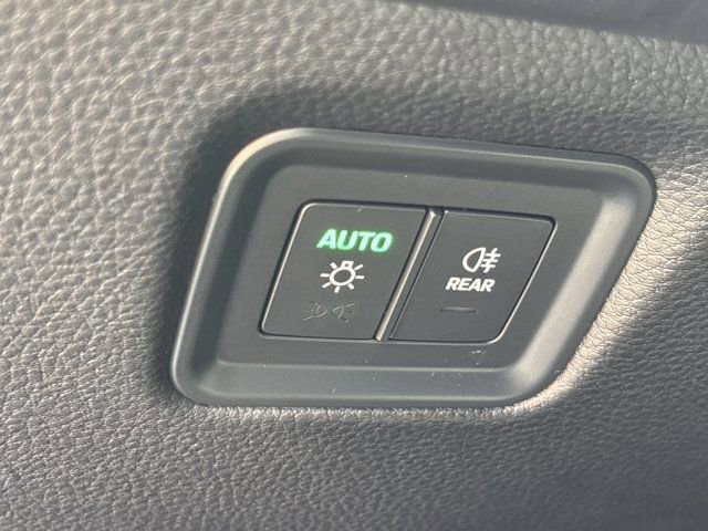 Used 2025 Porsche Cayenne AWD/4WD image 25