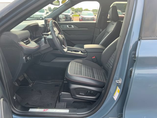 Used 2026 Ford Explorer ST-Line w/ ST-Line Street Pack AWD/4WD image 11