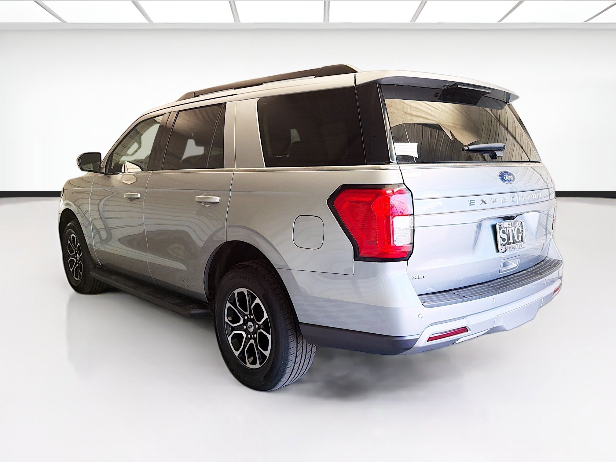 Used 2024 Ford Expedition XLT AWD/4WD image 6