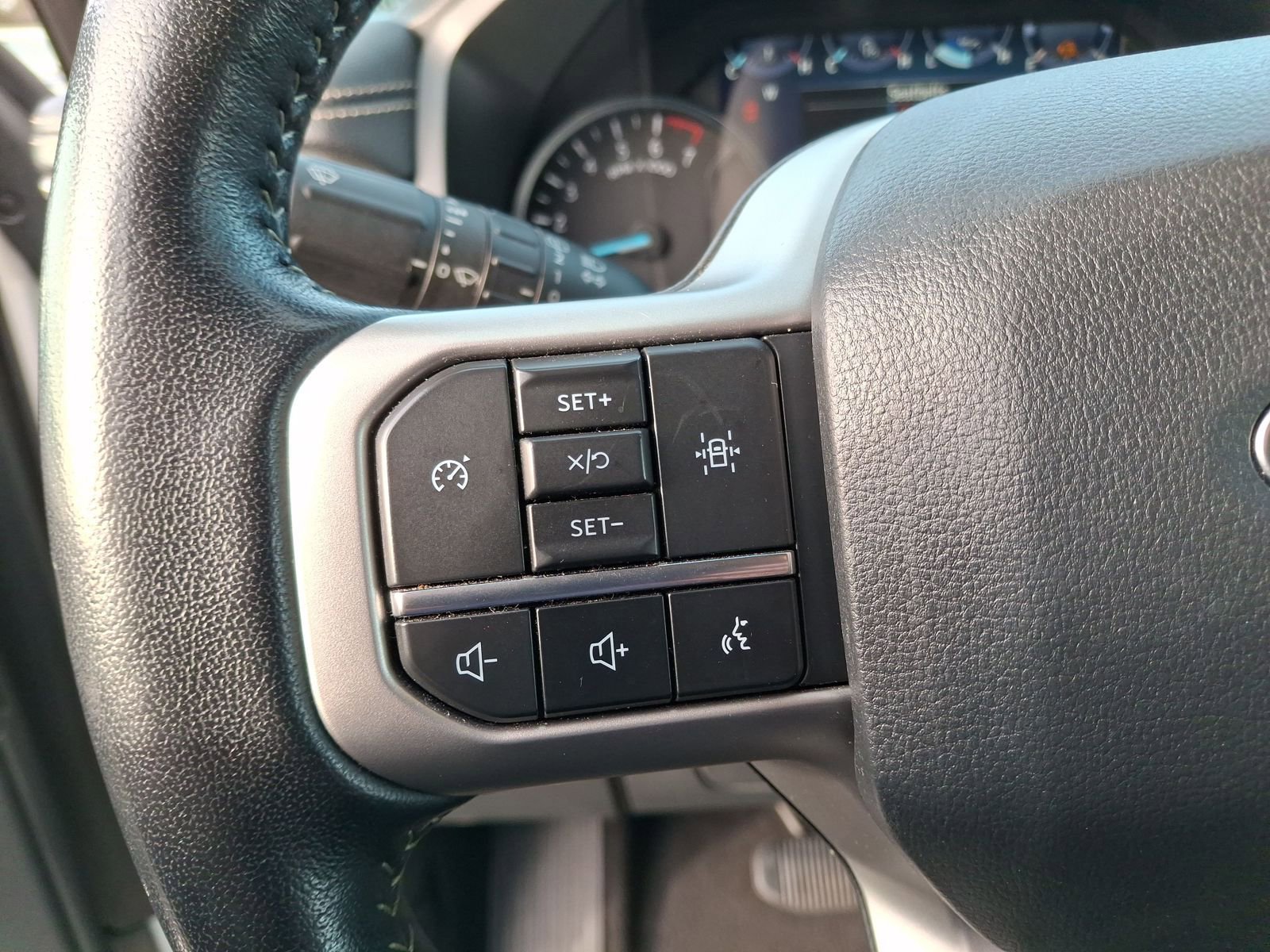 Used 2024 Ford Expedition XLT image 14