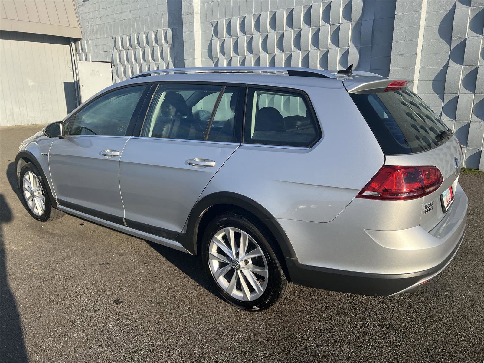 Used 2017 Volkswagen Golf Alltrack SE image 8