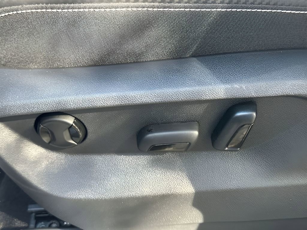 New 2026 Volkswagen Atlas Cross Sport SE image 12