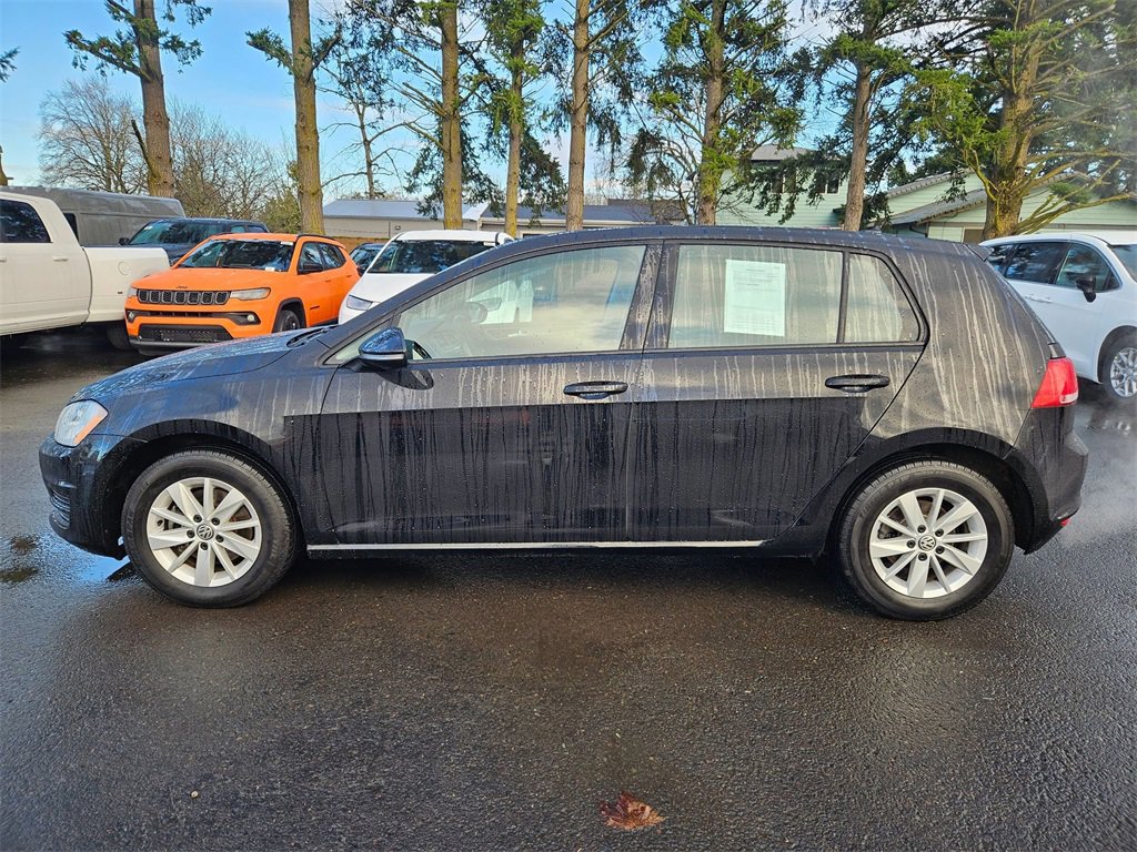 Used 2017 Volkswagen Golf 4-Door image 4