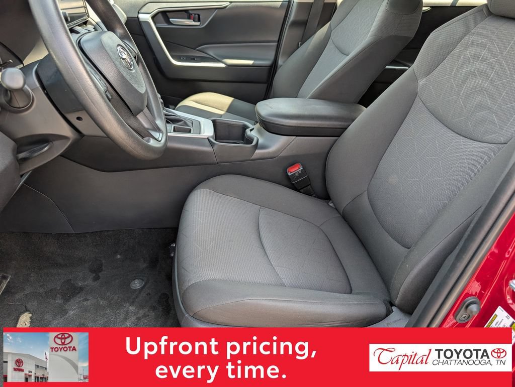 Used 2025 Toyota RAV4 XLE AWD/4WD image 9