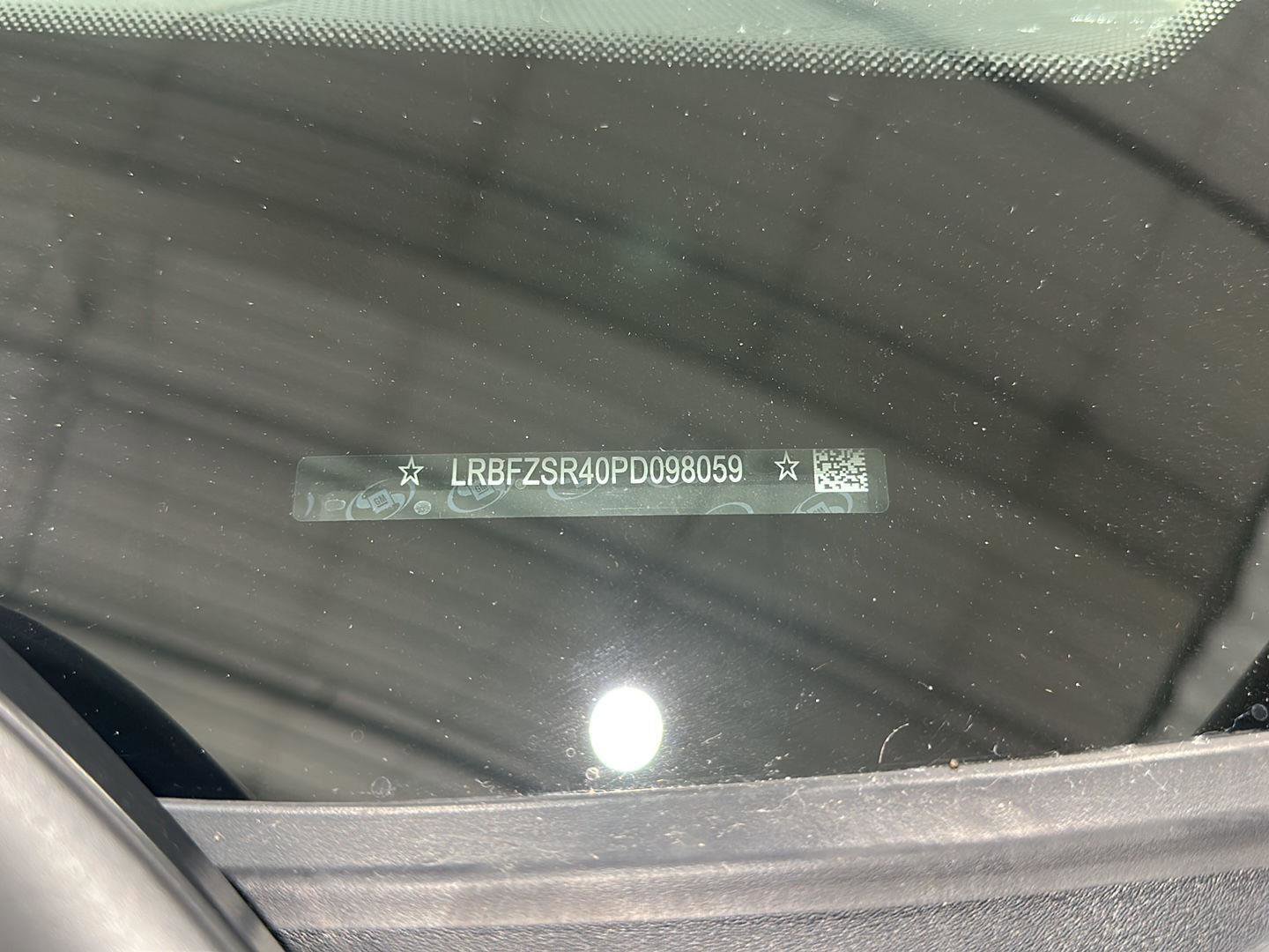 Used 2023 Buick Envision Avenir AWD/4WD image 32