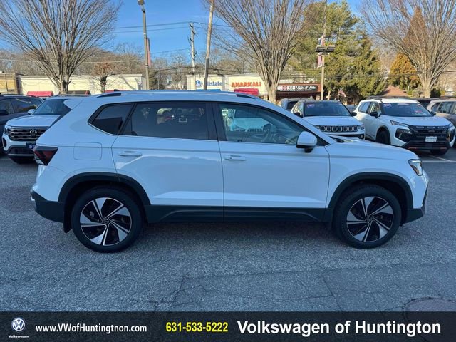 Certified 2025 Volkswagen Taos SE w/ Panoramic Sunroof Package image 9