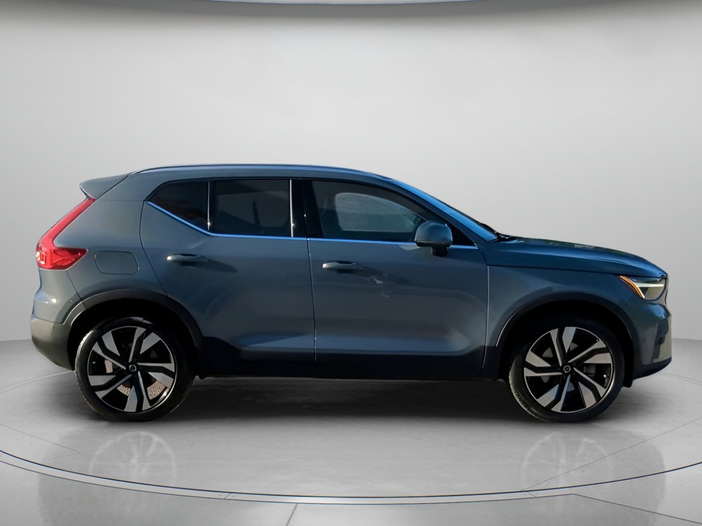 Used 2023 Volvo XC40 B5 Plus w/ Protection Package Premier AWD/4WD image 33